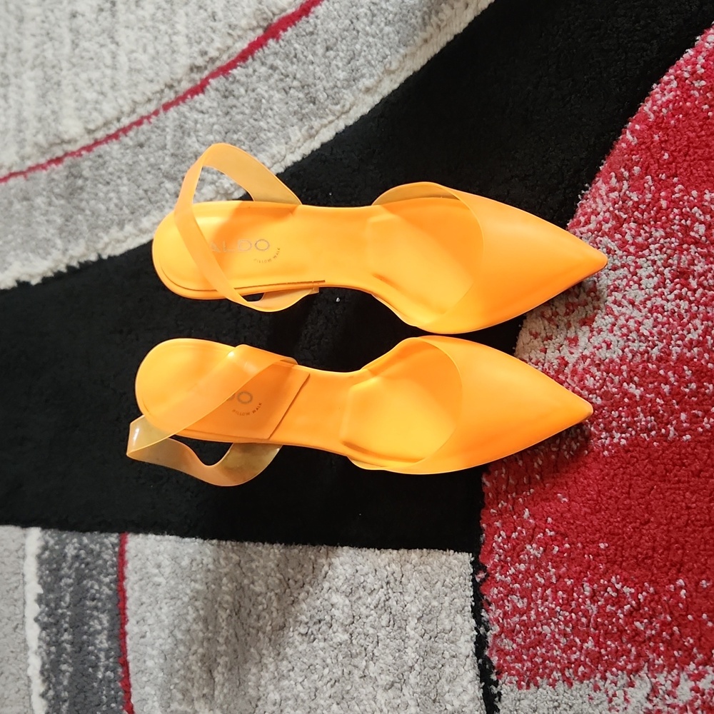Aldo slightly worn orange pumps scrappy 7.5